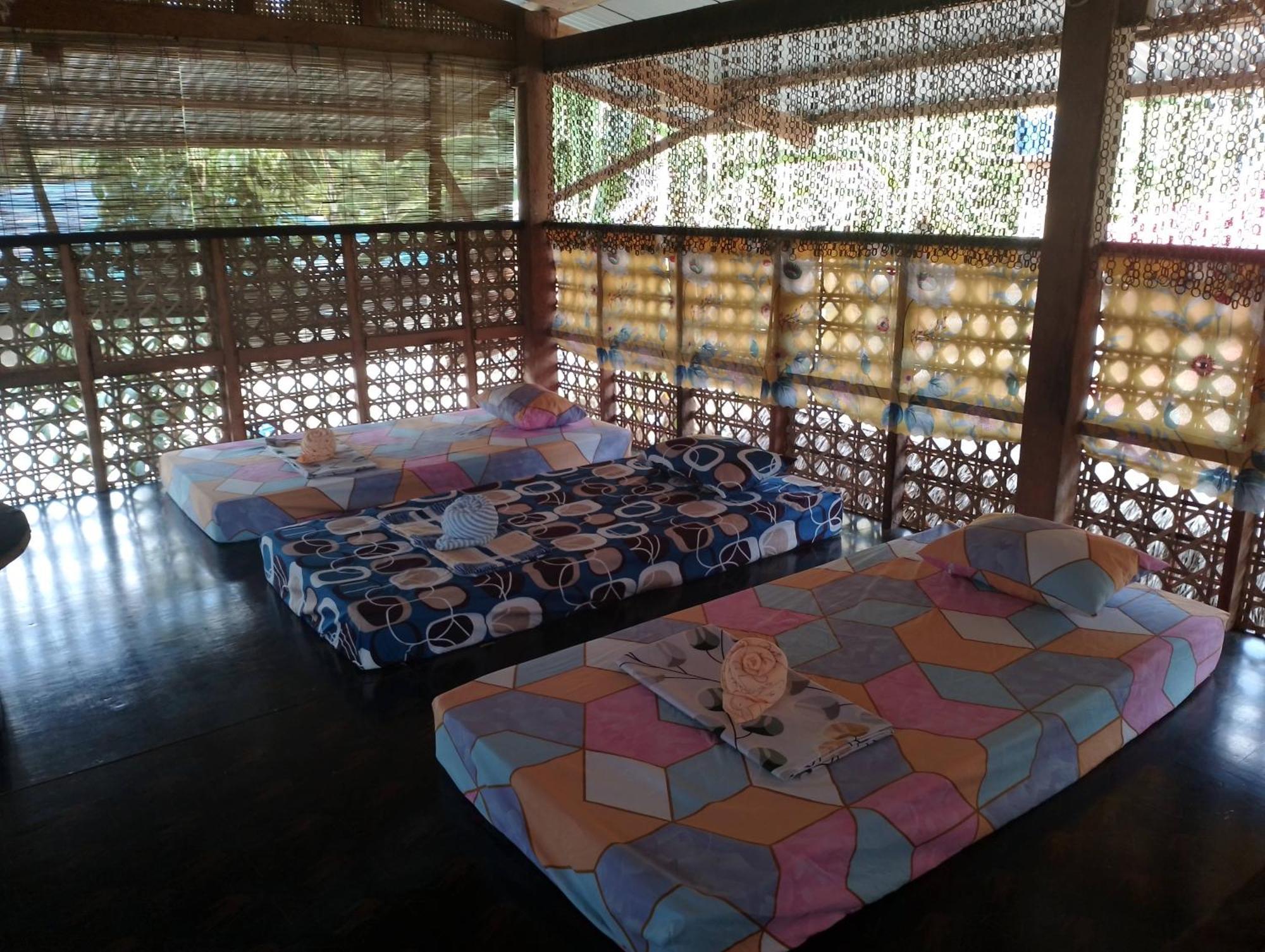 Lhoyjean Garden Hostel Batuan Экстерьер фото